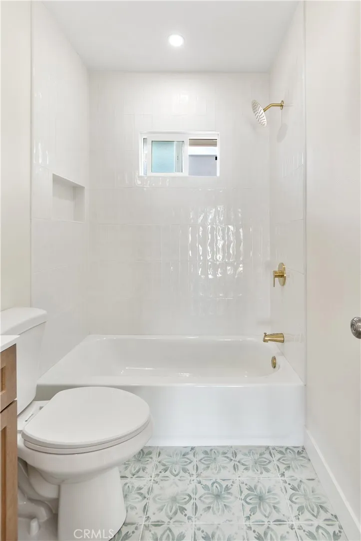 1027 E 10th St, Long Beach, California 90813 home-pic-20